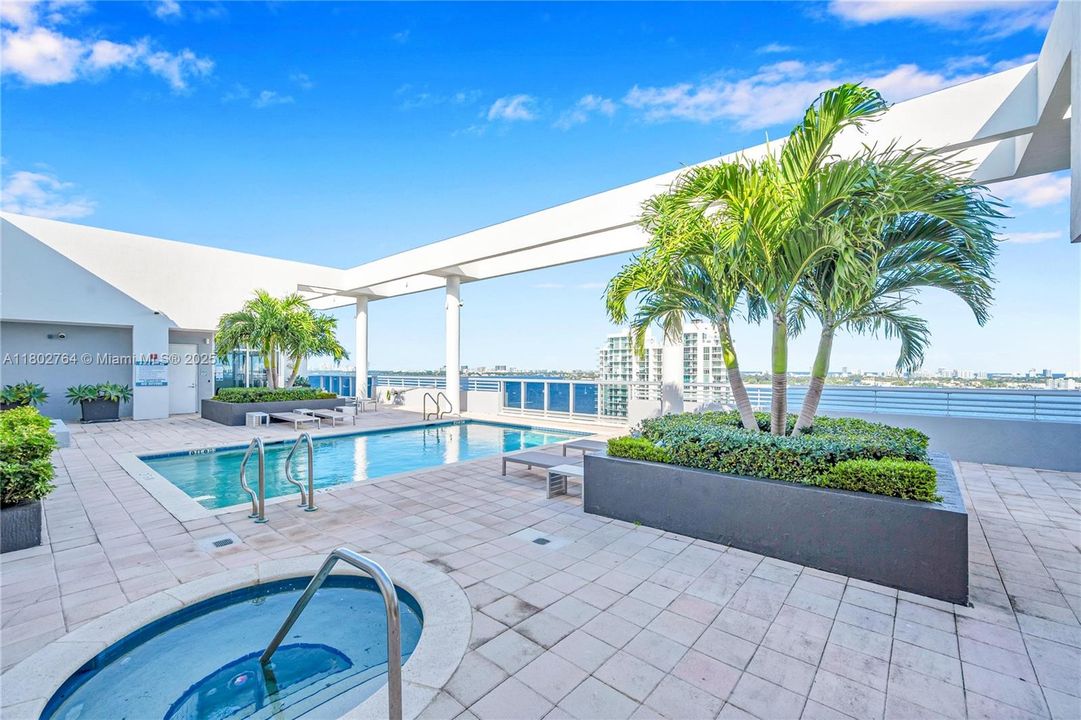 Activo con contrato: $5,500 (3 camas, 2 baños, 1712 Pies cuadrados)