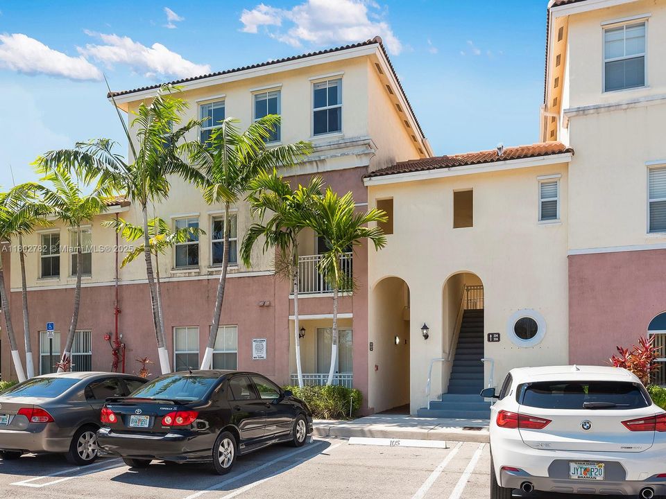 For Sale: $370,000 (2 beds, 2 baths, 1205 Square Feet)