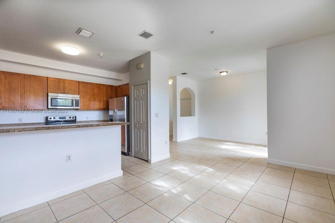 For Sale: $370,000 (2 beds, 2 baths, 1205 Square Feet)