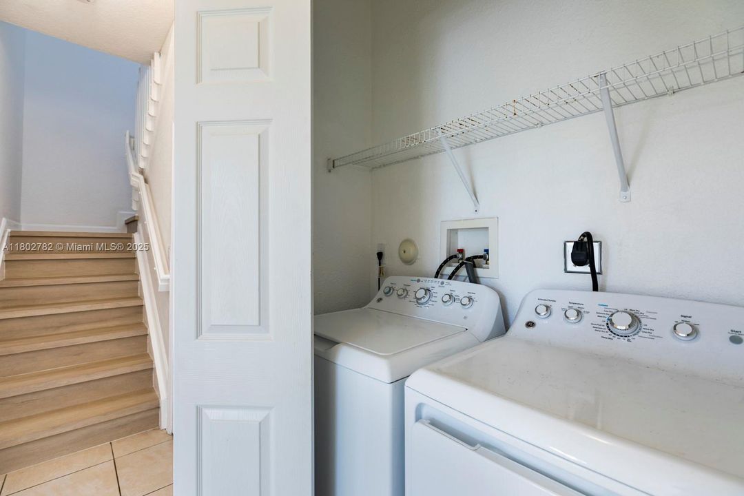 For Sale: $370,000 (2 beds, 2 baths, 1205 Square Feet)