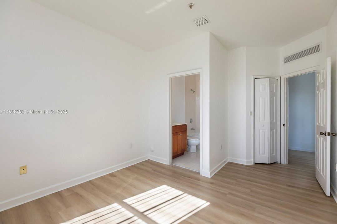 For Sale: $370,000 (2 beds, 2 baths, 1205 Square Feet)
