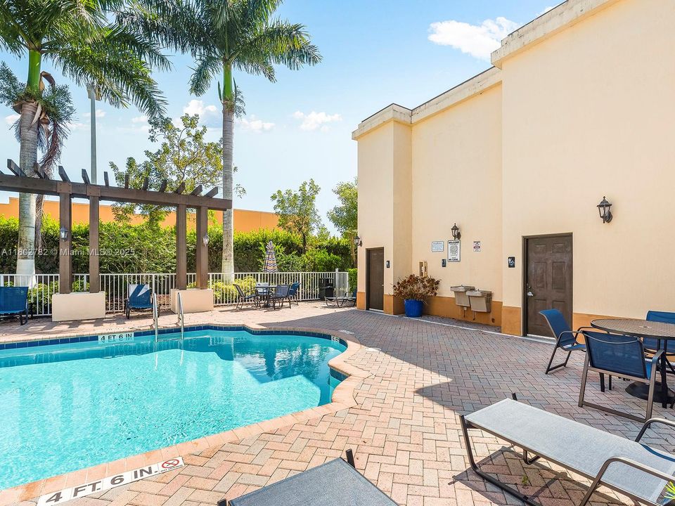 For Sale: $370,000 (2 beds, 2 baths, 1205 Square Feet)