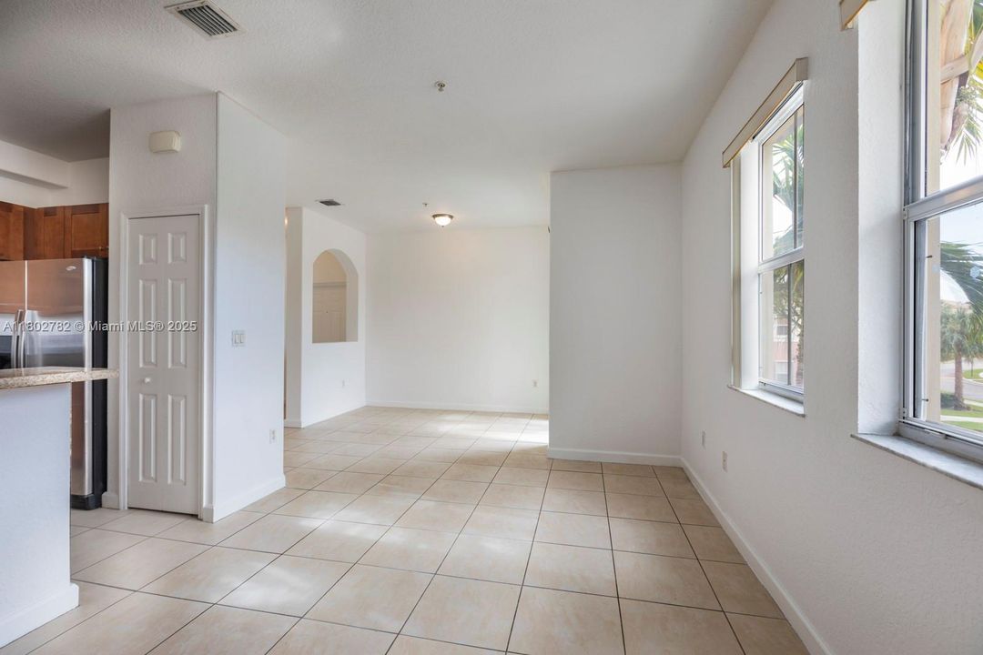 For Sale: $370,000 (2 beds, 2 baths, 1205 Square Feet)