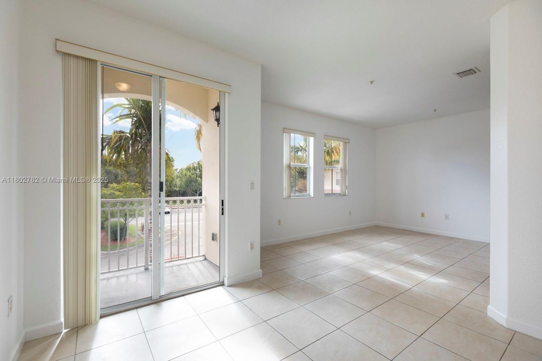 For Sale: $370,000 (2 beds, 2 baths, 1205 Square Feet)