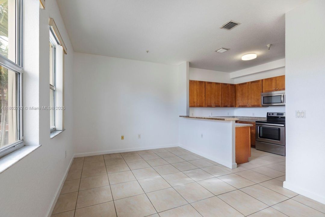 For Sale: $370,000 (2 beds, 2 baths, 1205 Square Feet)