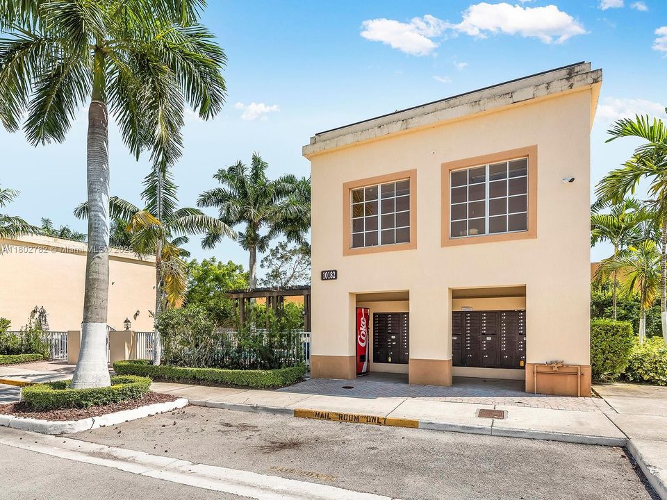 For Sale: $370,000 (2 beds, 2 baths, 1205 Square Feet)