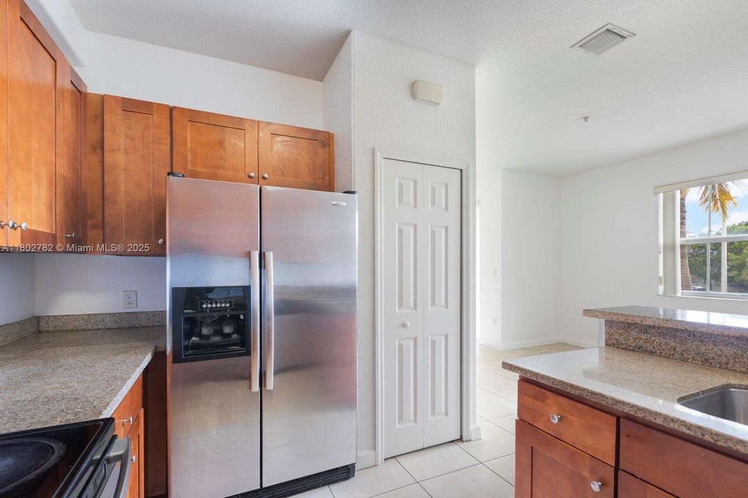 For Sale: $370,000 (2 beds, 2 baths, 1205 Square Feet)
