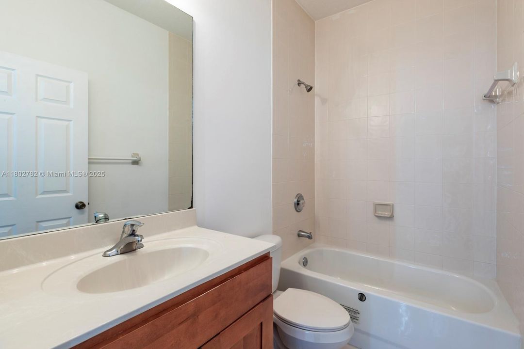 For Sale: $370,000 (2 beds, 2 baths, 1205 Square Feet)