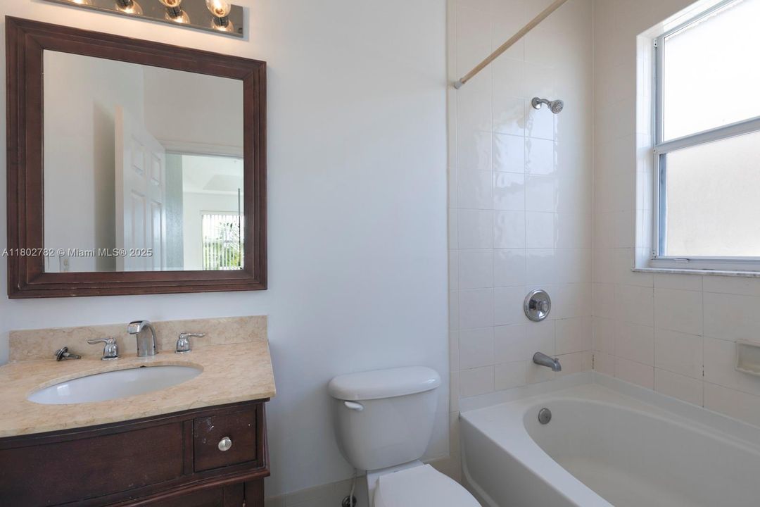 For Sale: $370,000 (2 beds, 2 baths, 1205 Square Feet)