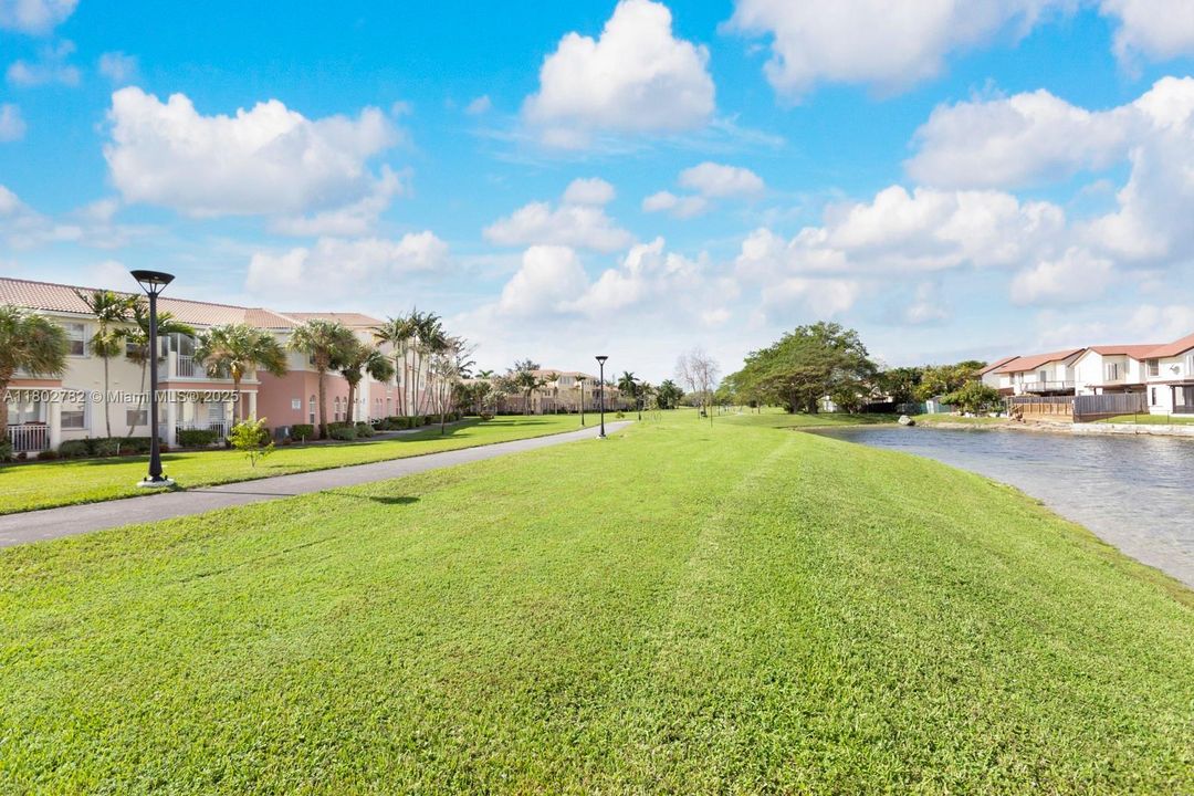 For Sale: $370,000 (2 beds, 2 baths, 1205 Square Feet)