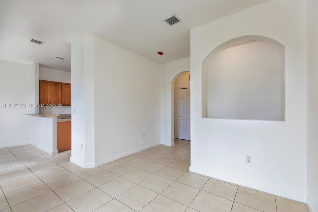 For Sale: $370,000 (2 beds, 2 baths, 1205 Square Feet)