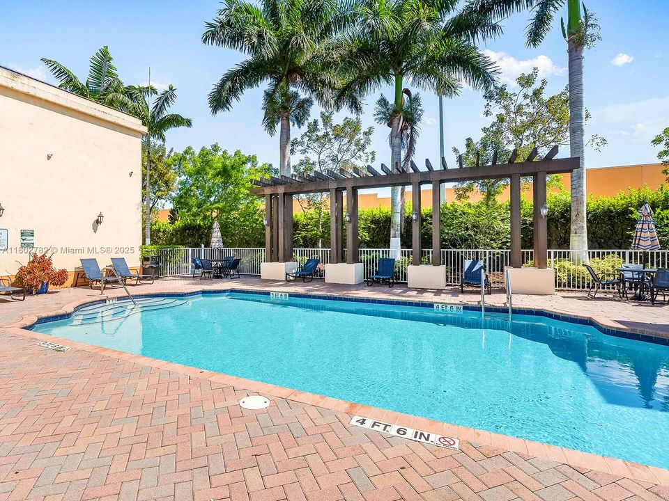 For Sale: $370,000 (2 beds, 2 baths, 1205 Square Feet)