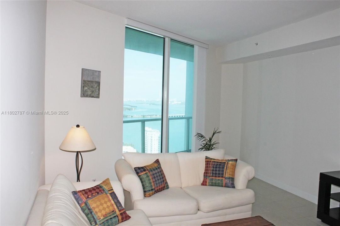 Recently Rented: $2,900 (1 beds, 1 baths, 837 Square Feet)