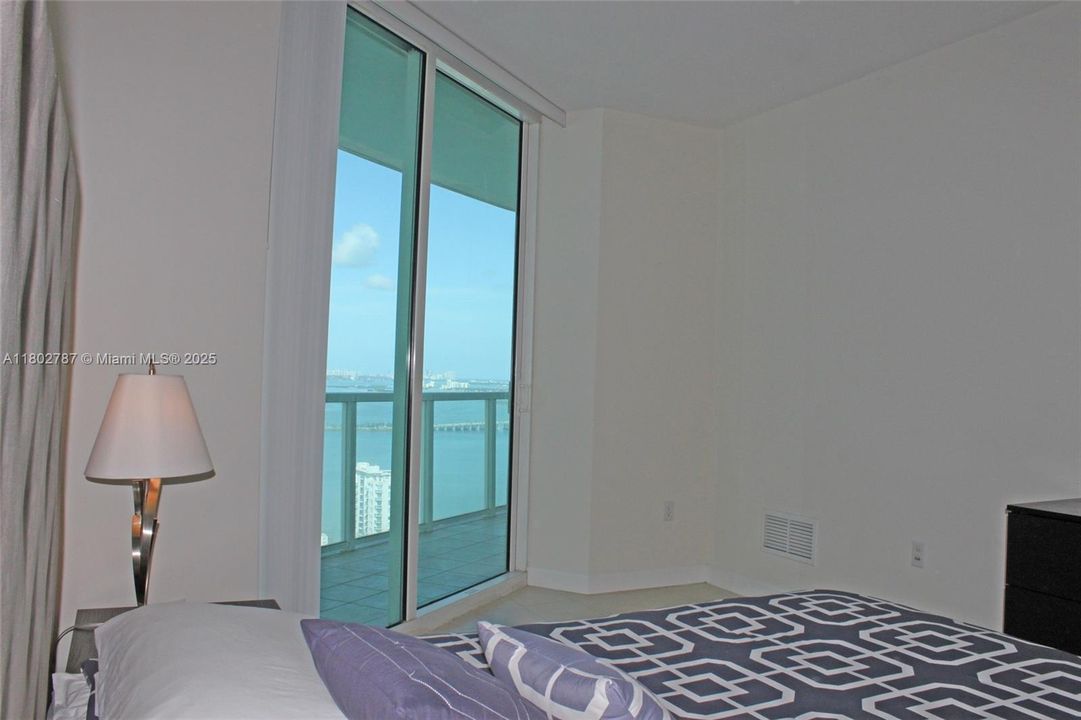 Recently Rented: $2,900 (1 beds, 1 baths, 837 Square Feet)