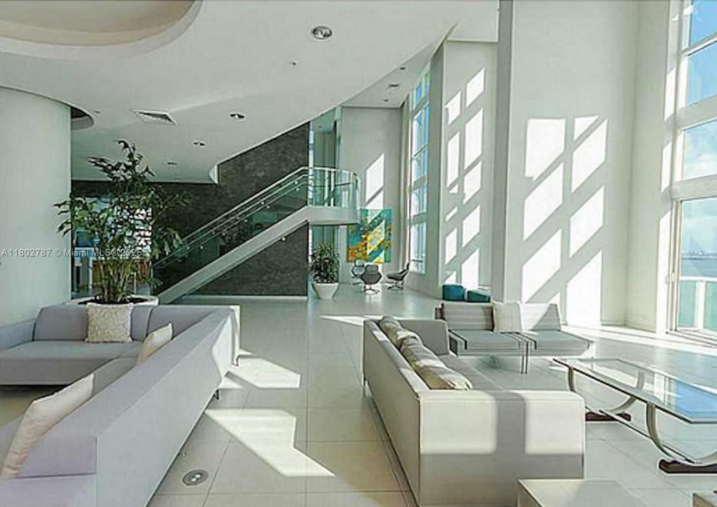 Recently Rented: $2,900 (1 beds, 1 baths, 837 Square Feet)