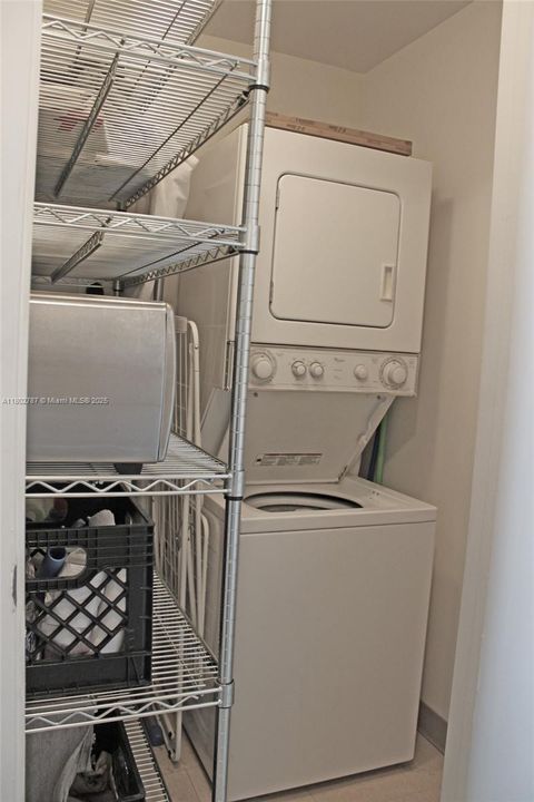 Recently Rented: $2,900 (1 beds, 1 baths, 837 Square Feet)