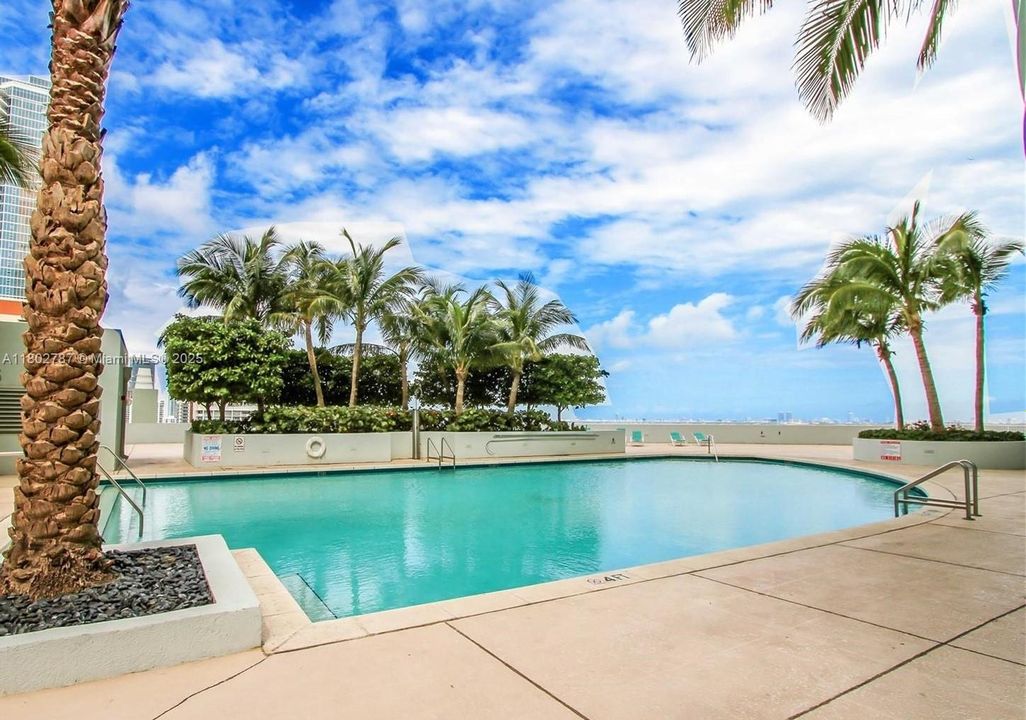 Recently Rented: $2,900 (1 beds, 1 baths, 837 Square Feet)