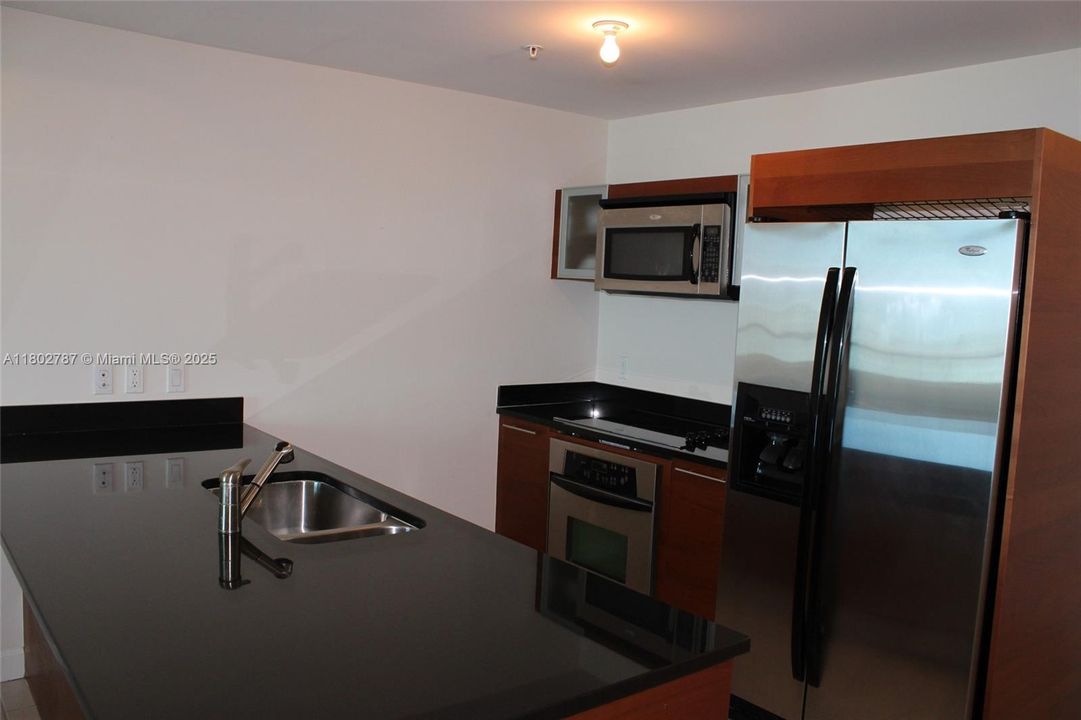 Recently Rented: $2,900 (1 beds, 1 baths, 837 Square Feet)