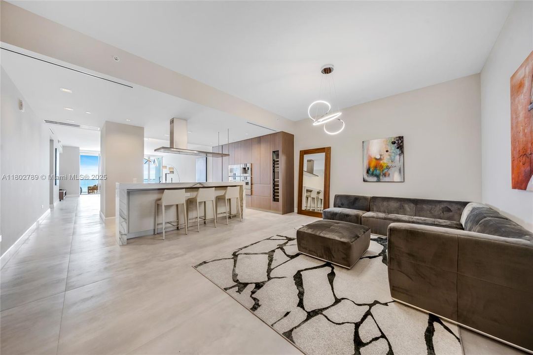 Activo con contrato: $29,500 (3 camas, 4 baños, 2589 Pies cuadrados)