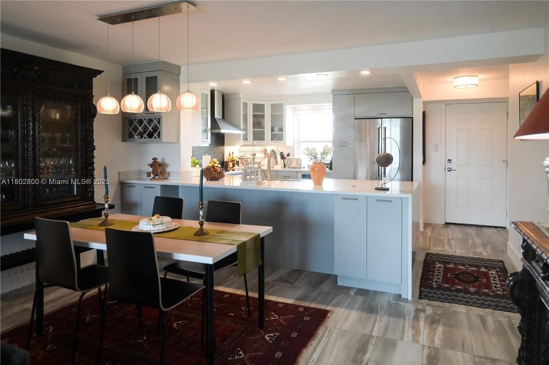 For Sale: $298,900 (2 beds, 2 baths, 1190 Square Feet)