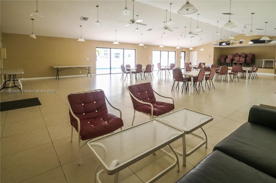 For Sale: $298,900 (2 beds, 2 baths, 1190 Square Feet)