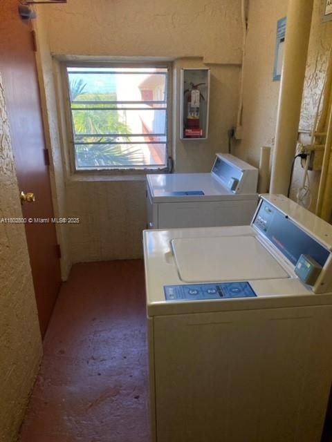 For Sale: $298,900 (2 beds, 2 baths, 1190 Square Feet)