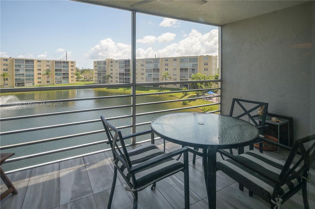 For Sale: $298,900 (2 beds, 2 baths, 1190 Square Feet)