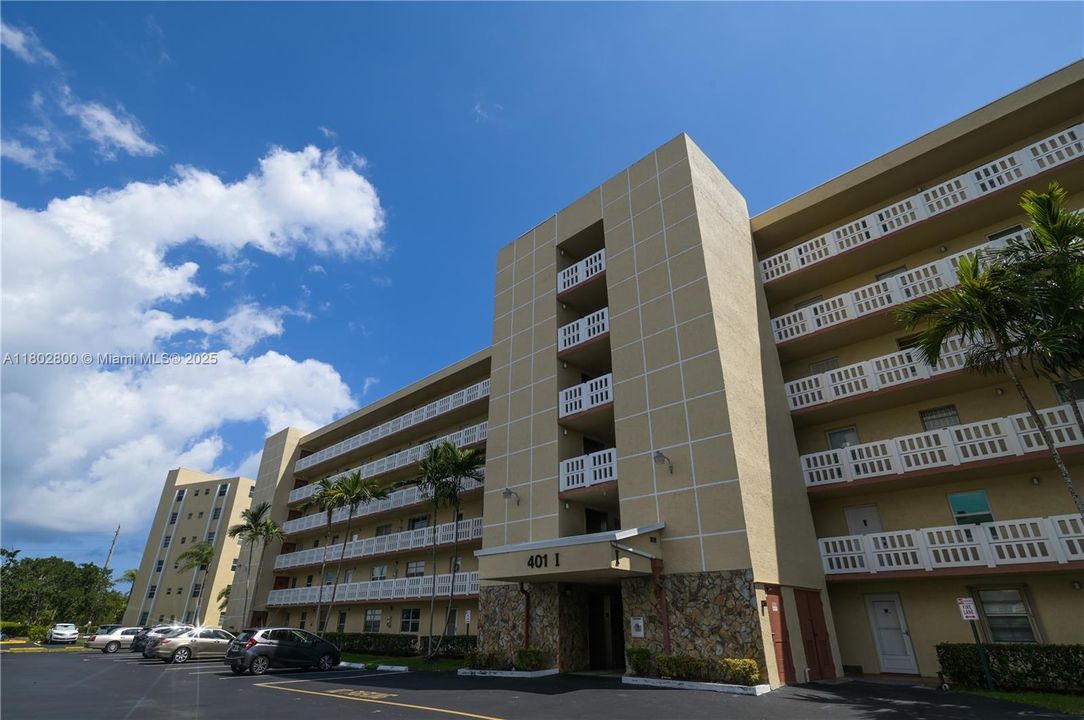 For Sale: $298,900 (2 beds, 2 baths, 1190 Square Feet)