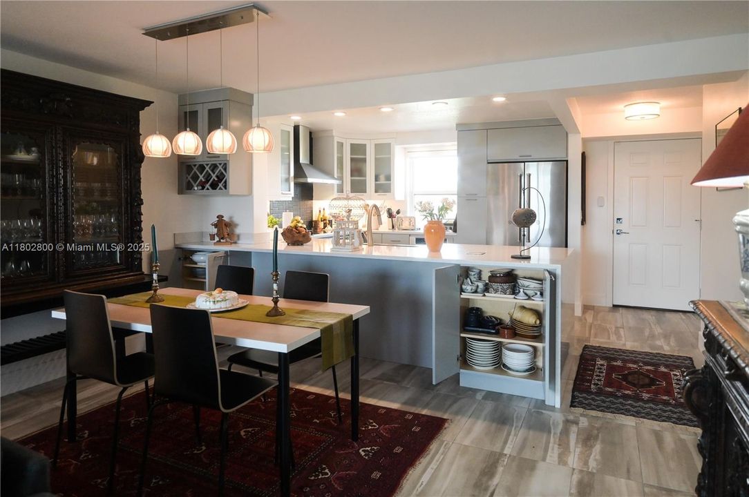 For Sale: $298,900 (2 beds, 2 baths, 1190 Square Feet)