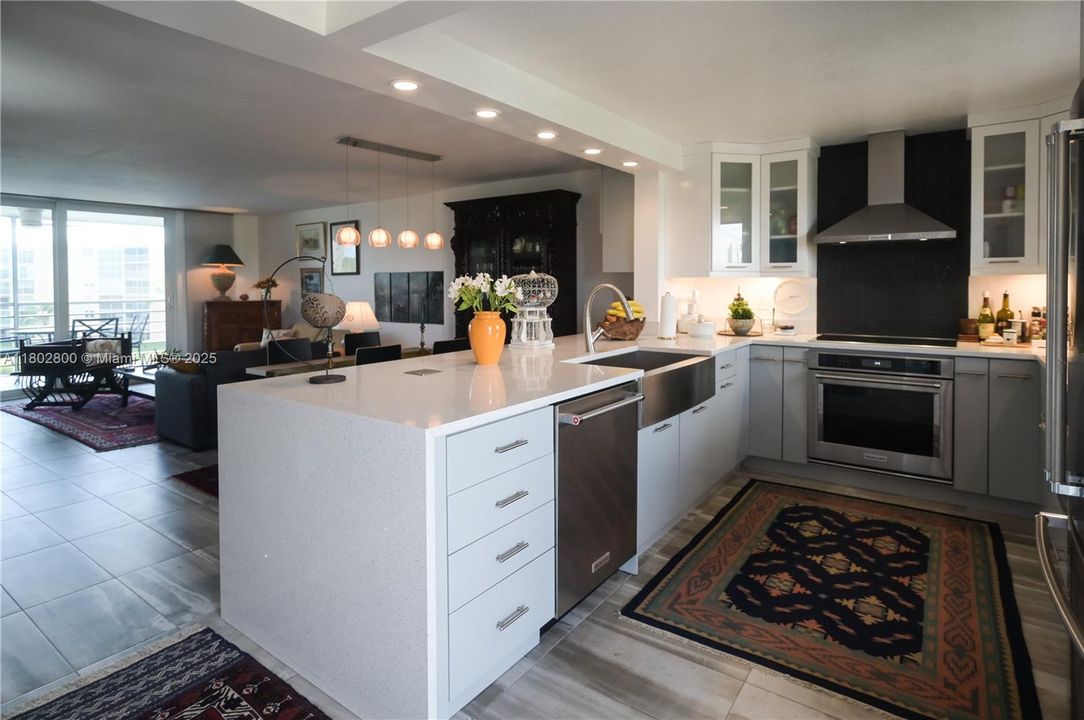 For Sale: $298,900 (2 beds, 2 baths, 1190 Square Feet)