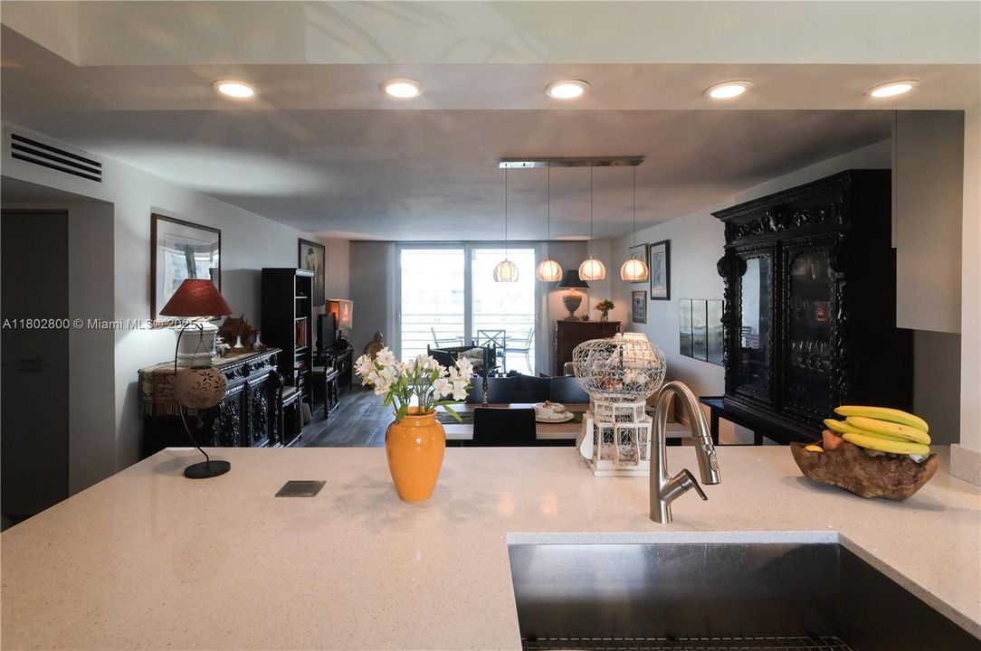 For Sale: $298,900 (2 beds, 2 baths, 1190 Square Feet)