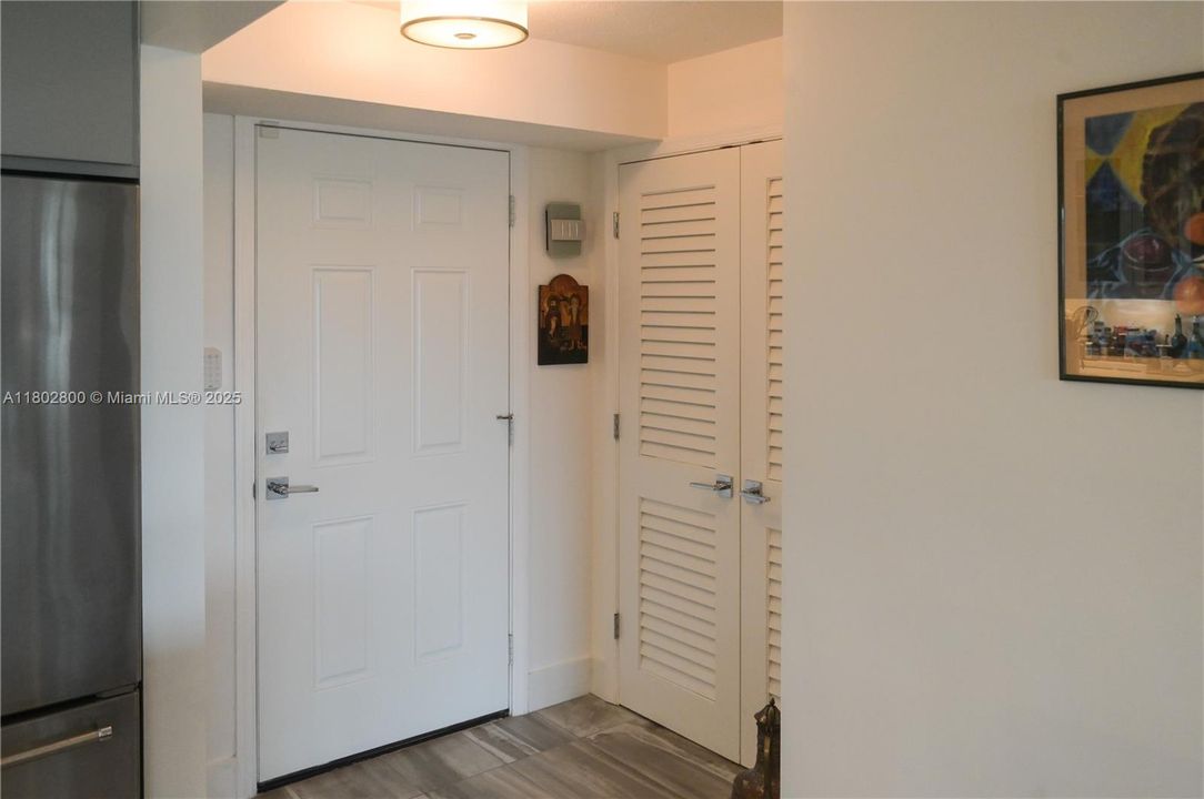 For Sale: $298,900 (2 beds, 2 baths, 1190 Square Feet)