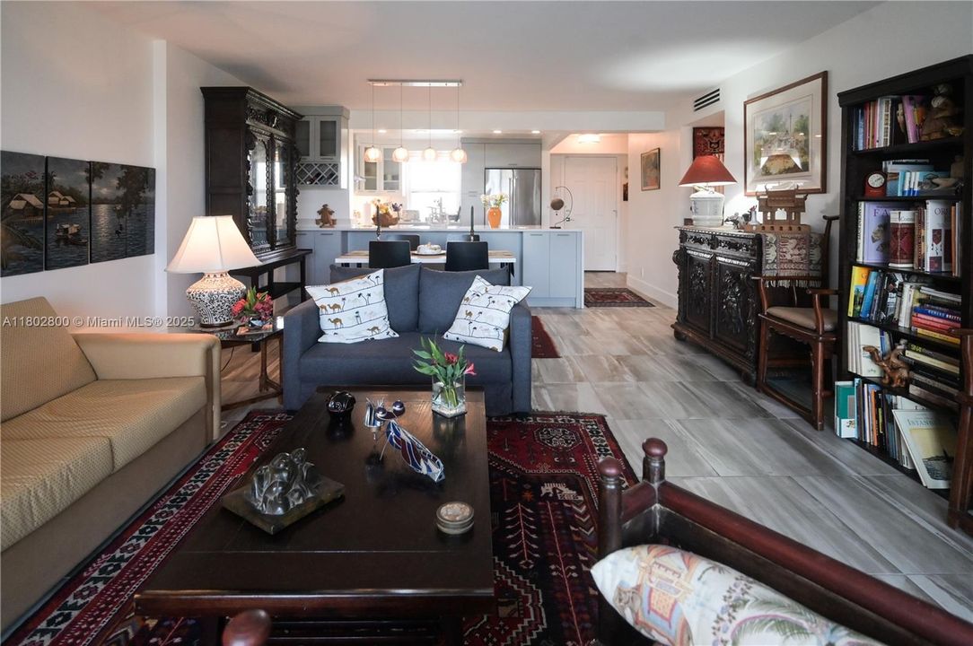 For Sale: $298,900 (2 beds, 2 baths, 1190 Square Feet)