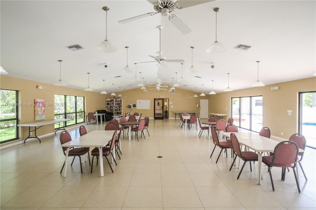 For Sale: $298,900 (2 beds, 2 baths, 1190 Square Feet)