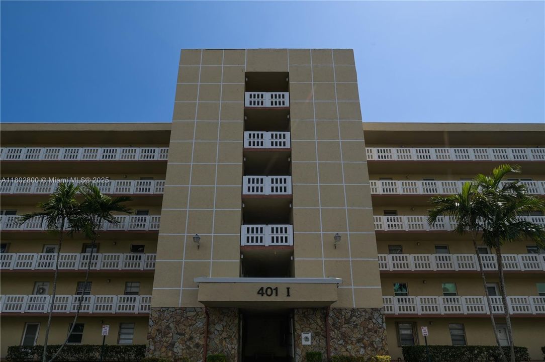 For Sale: $298,900 (2 beds, 2 baths, 1190 Square Feet)