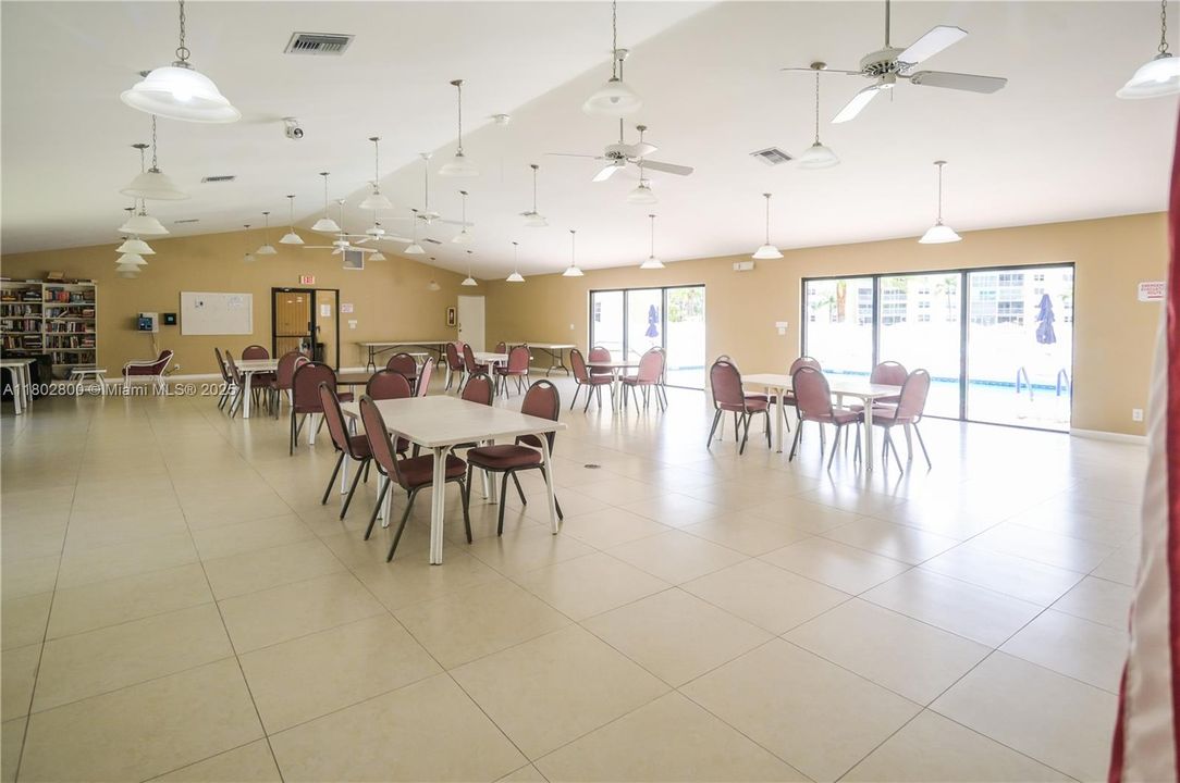 For Sale: $298,900 (2 beds, 2 baths, 1190 Square Feet)