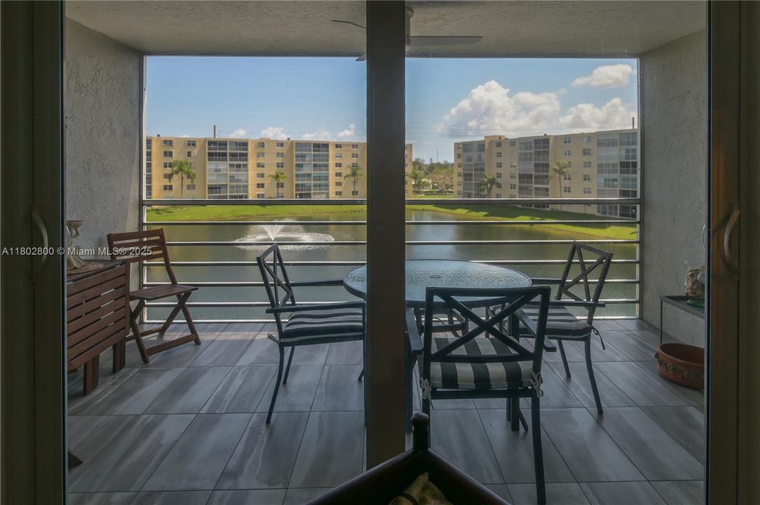 For Sale: $298,900 (2 beds, 2 baths, 1190 Square Feet)