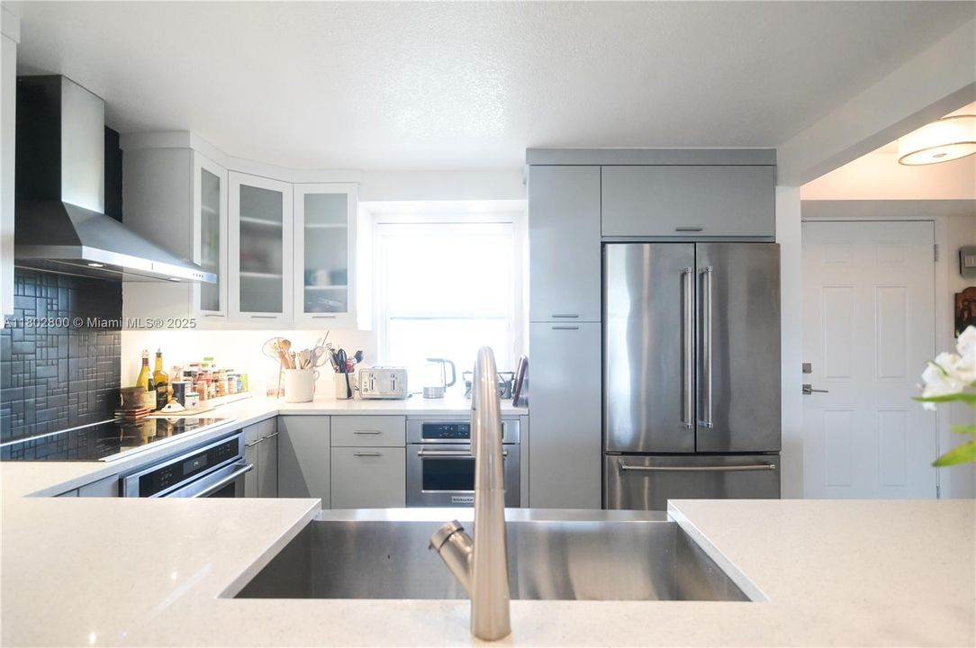 For Sale: $298,900 (2 beds, 2 baths, 1190 Square Feet)