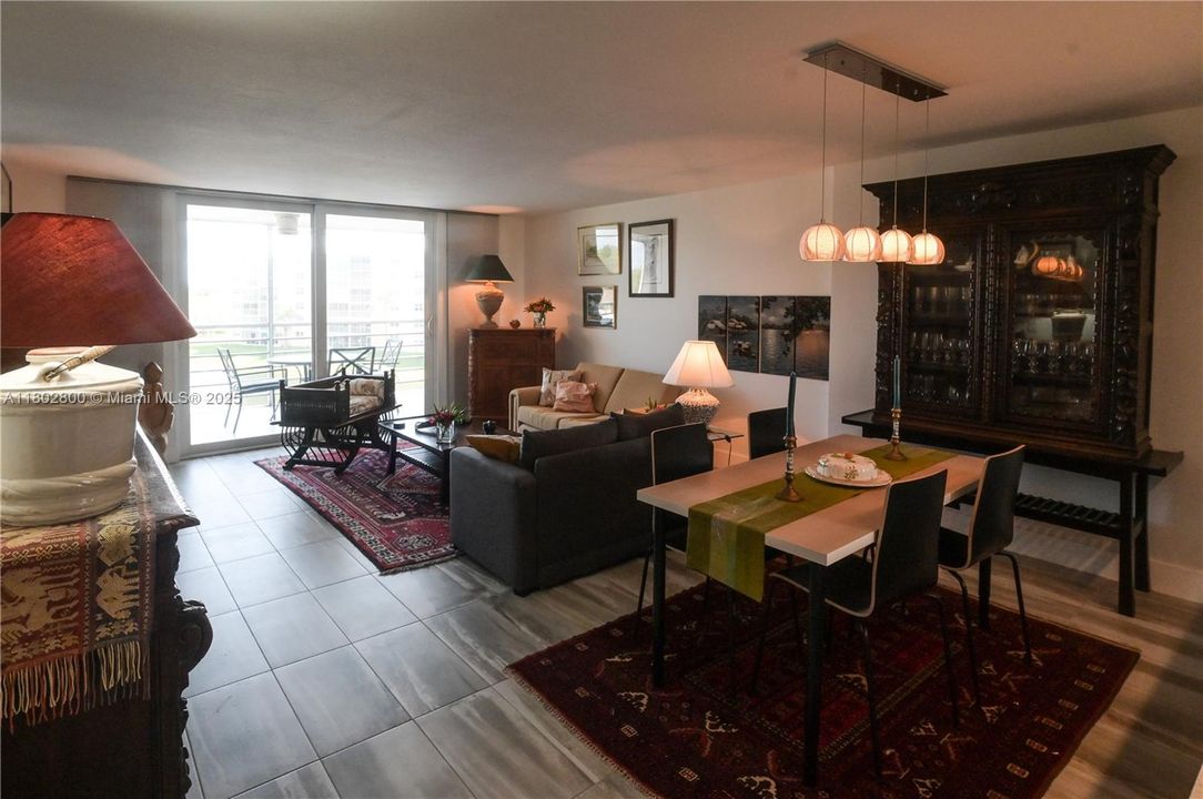 For Sale: $298,900 (2 beds, 2 baths, 1190 Square Feet)