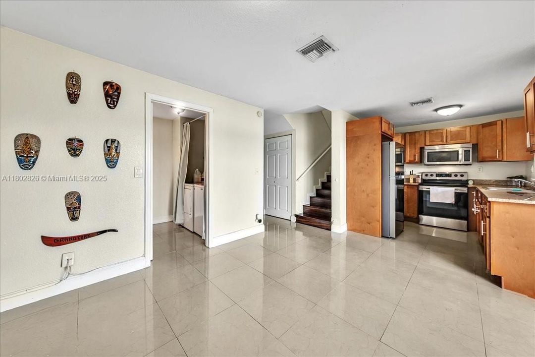 待售: $389,900 (3 贝兹, 2 浴室, 1750 平方英尺)