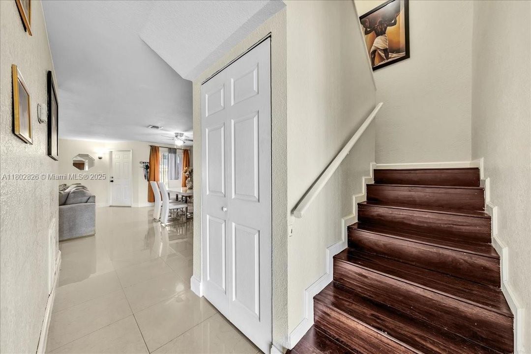 待售: $389,900 (3 贝兹, 2 浴室, 1750 平方英尺)