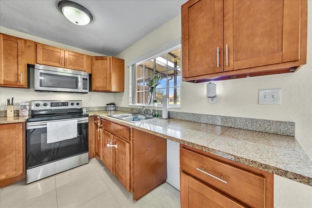 待售: $389,900 (3 贝兹, 2 浴室, 1750 平方英尺)