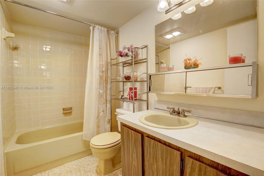 Recently Sold: $210,000 (2 beds, 2 baths, 1144 Square Feet)