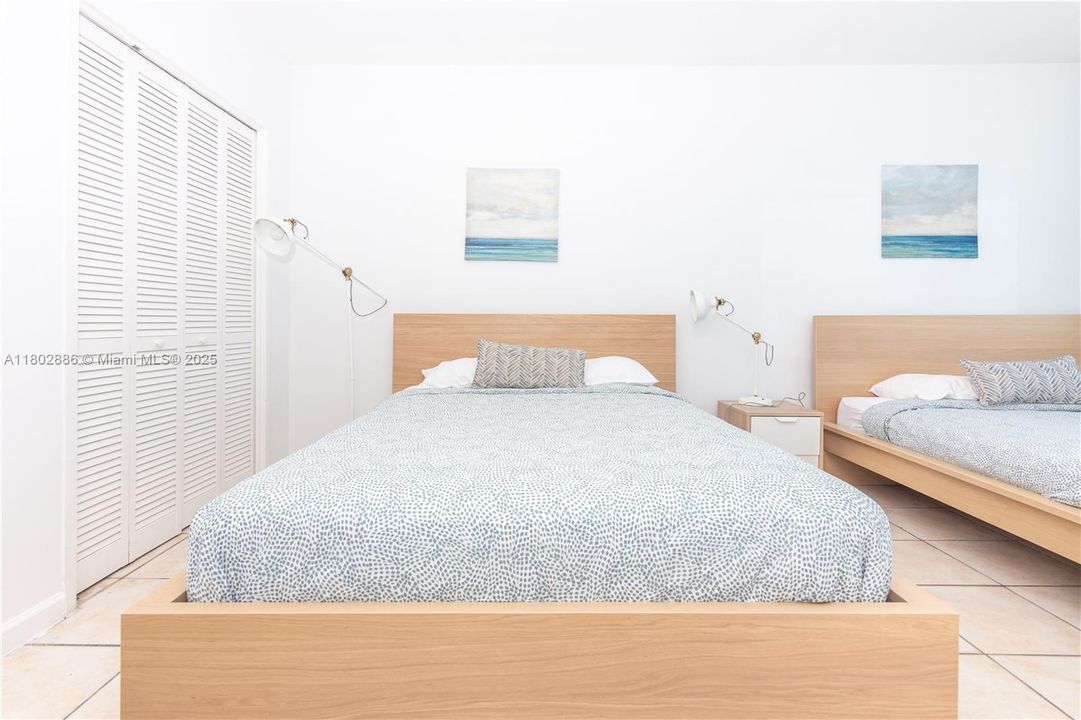 最近售出: $268,900 (0 贝兹, 1 浴室, 390 平方英尺)