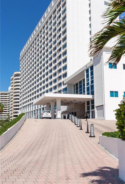 最近售出: $268,900 (0 贝兹, 1 浴室, 390 平方英尺)