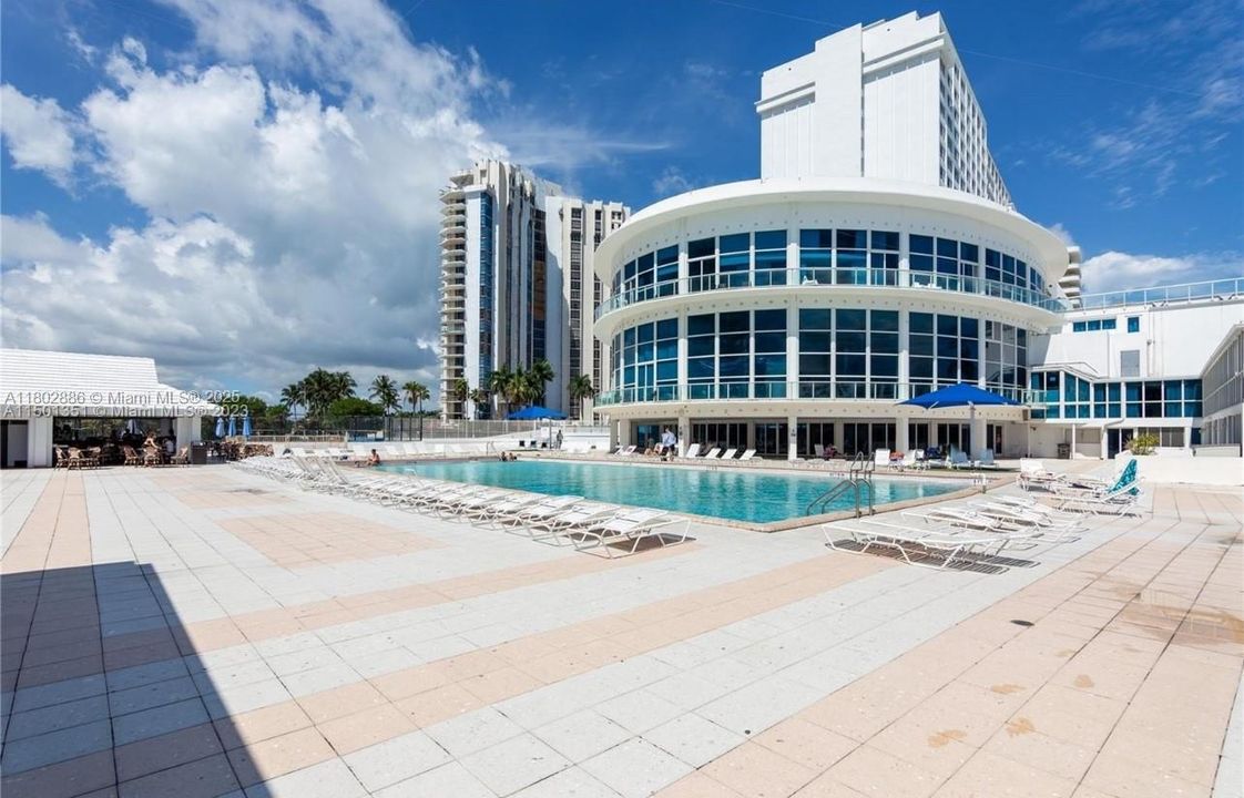 最近售出: $268,900 (0 贝兹, 1 浴室, 390 平方英尺)