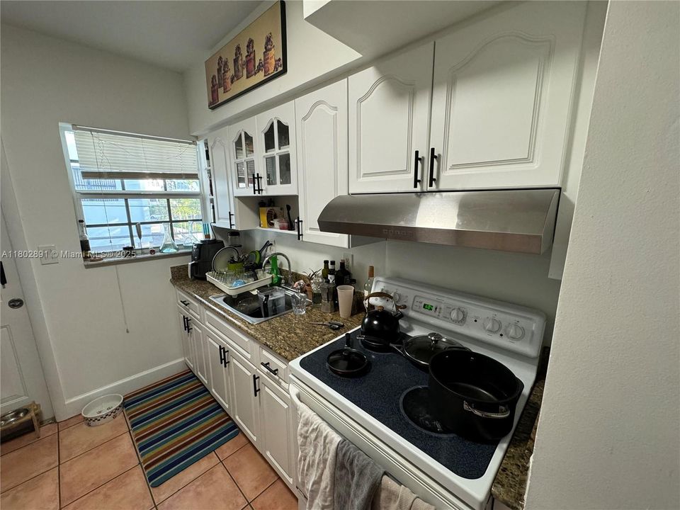 For Sale: $500,000 (3 beds, 2 baths, 1309 Square Feet)