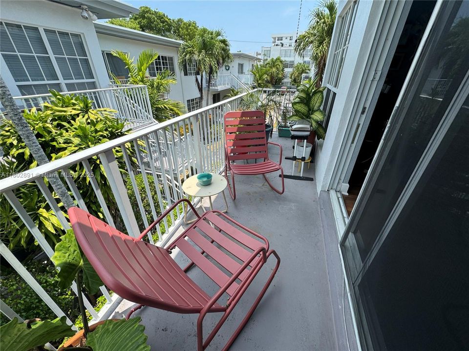 For Sale: $500,000 (3 beds, 2 baths, 1309 Square Feet)