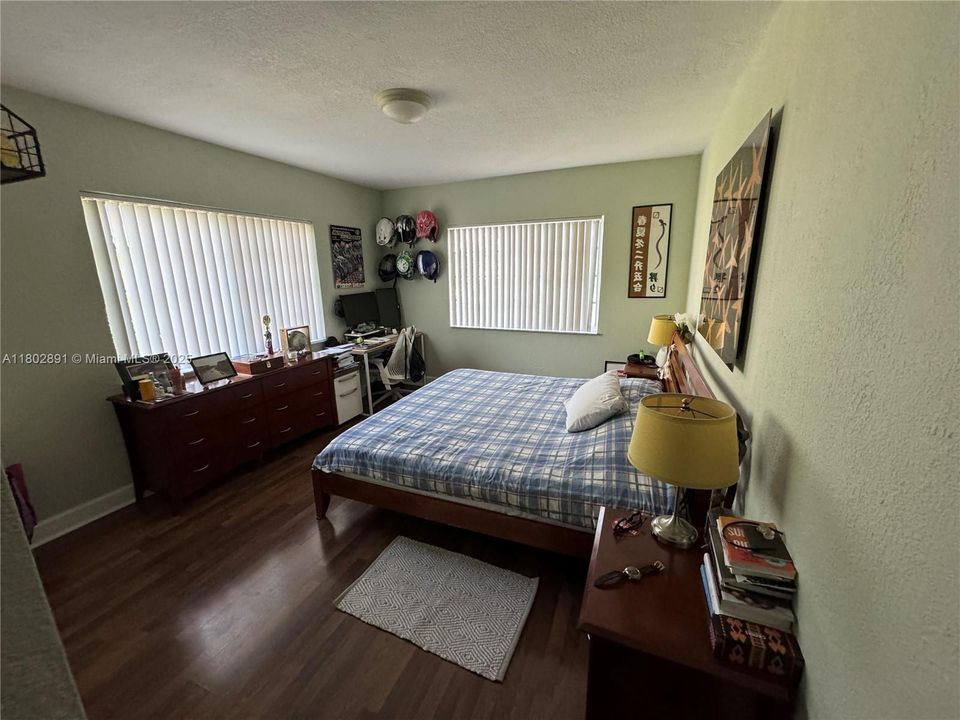 For Sale: $500,000 (3 beds, 2 baths, 1309 Square Feet)