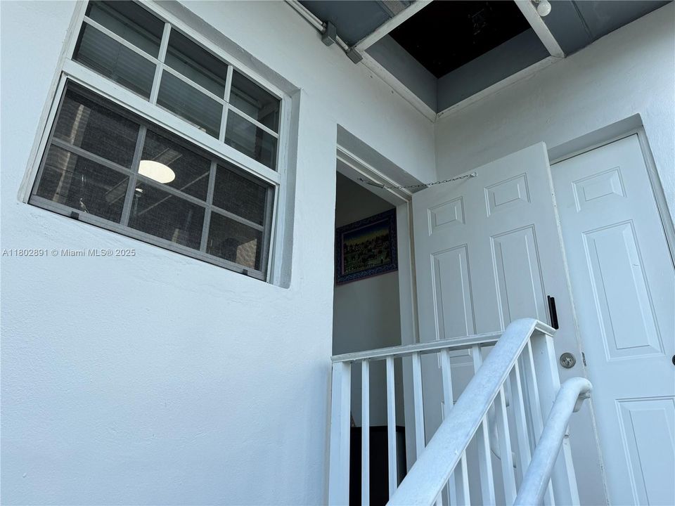 For Sale: $500,000 (3 beds, 2 baths, 1309 Square Feet)